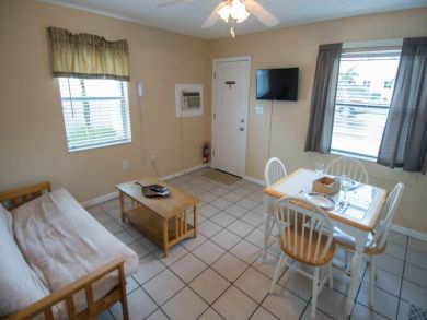 Ground Floor Poolside One Bedroom Vacation Rental Bradenton